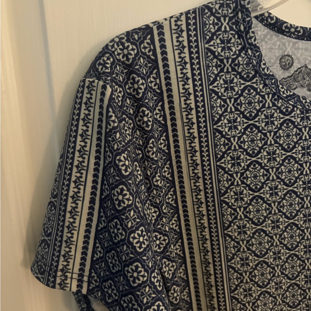 NWOT Sahalie Navy and White Geometric Short Sleeve Top - Picture 4 of 9